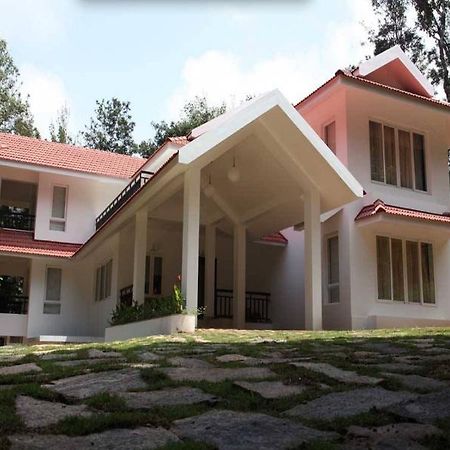 วูดดี้ วูด โฮม สเตย์ Apartment Kodagu ภายนอก รูปภาพ